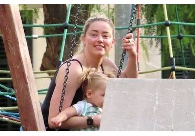 Amber Heard épanouie : cette rare apparition de l'actrice en vacances avec sa fille