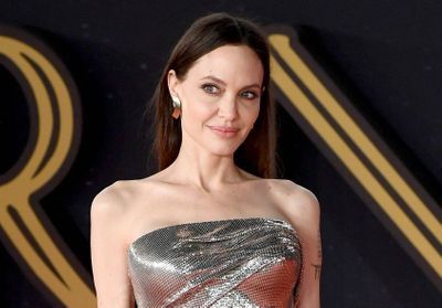 Angelina Jolie : un proche de Brad Pitt l'accuse d'utiliser ses enfants