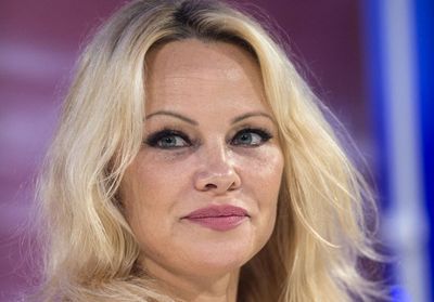 Après 12 jours de mariage, Pamela Anderson se sépare de Jon Peters(