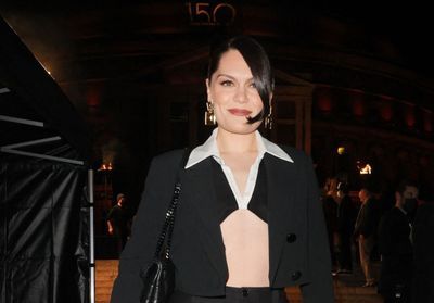 « Arrêtez de dire qu'une personne a l'air enceinte ou qu'elle est maigre » : Jessie J réagit aux commentaires sur son poids