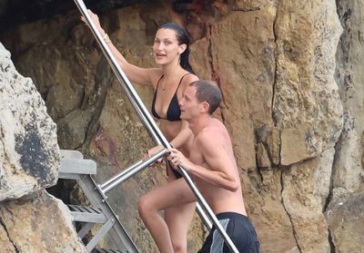 Bella Hadid et Marc Kalman, complices pour une baignade en amoureux