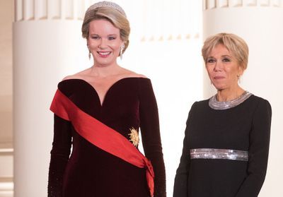 PHOTOS. Brigitte Macron, Première dame rock pour sa rencontre avec la reine Mathilde de Belgique   https://www.closermag.fr/politique/photos-brigitte-macron-premiere-dame-rock-pour-sa-rencontre-avec-la-reine-mathil-901541 …pic.twitter.com/SOS6oHDtNM