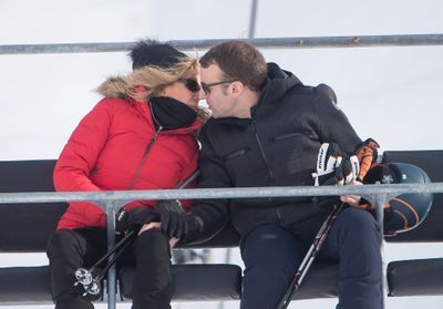 VIDEO. "Emmanuel Macron choisit bizarrement son moment pour aller au ski