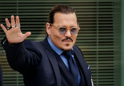 « Cela n'a fait qu'améliorer son image publique » : un proche de Johnny Depp se confie sur le procès qui l'oppose à Amber Heard
