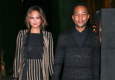 Chrissy Teigen se confie longuement sur la perte de son enfant dans un essai