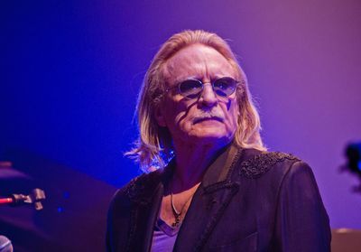Coronavirus : le chanteur Christophe toujours en réanimation