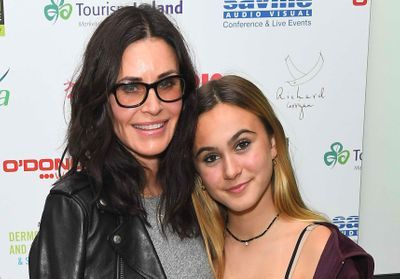 Courteney Cox and Her Daughter Coco, 15, Team Up for Beautiful Cover of Demi Lovato's 'Anyone' PeopleNowpic.twitter.com/2UjkYNqsCP