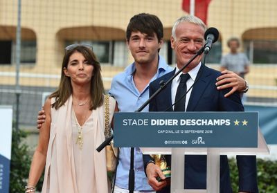 Didier Deschamps : heureux en famille et avec le prince Albert de Monaco pour l’inauguration d’un stade à son nom