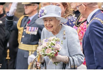 Elisabeth II : tout sourire pour sa première apparition depuis son jubilé de platine