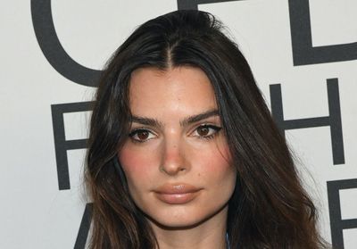 Emily Ratajkowski devance les critiques sur son physique