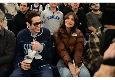 Emily Ratajkowski et Pete Davidson : le couple s'affiche complice à un match de basket