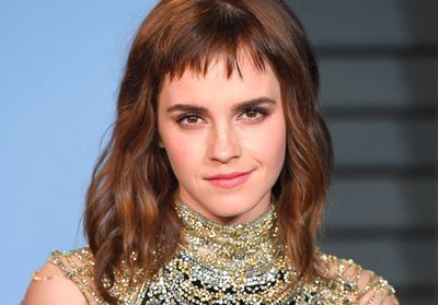 Emma Watson : tendres baisers dans les rues de Londres avec un beau brun