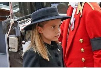 Funérailles d'Elisabeth II : cet adorable moment entre Harry et sa nièce, la princesse Charlotte (vidéo)