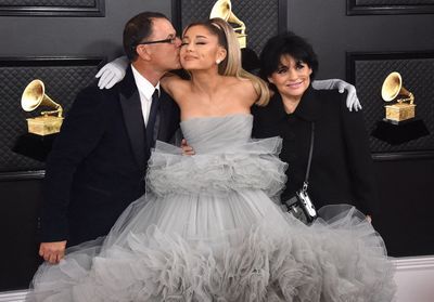 Grammy Awards 2020 : Ariana Grande reprend « Thank U, Next » en rendant hommage à son père
