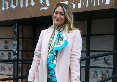 Hilary Duff : pourquoi elle a voulu que son fils de 9 ans assiste à son accouchement