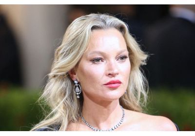 « Je me sentais effrayée » : Kate Moss revient sur son shooting traumatisant avec Mark Wahlberg
