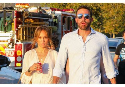 Jennifer Lopez et Ben Affleck : les nouveaux mariés assortis lors d'une sortie au parc d'attraction