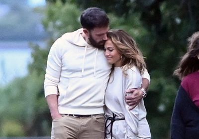 Jennifer Lopez et Ben Affleck : promenade en amoureux dans les Hamptons