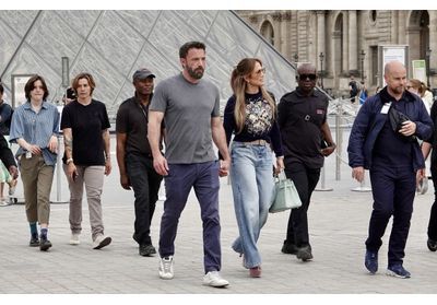 Jennifer Lopez et Ben Affleck : touristes amoureux au musée du Louvre