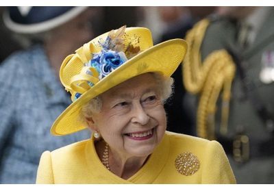 Jubilé d'Elisabeth II : la reine prend le thé avec l'ours Paddington dans un sketch décalé (Vidéo)