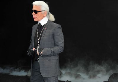 Karl Lagerfeld : l'hommage devant la boutique Chanel, quelques heures avant son incinération