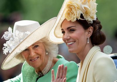 Kate Middleton et Camilla Parker Bowles enfreignent le protocole et manquent de respect à la reine  
