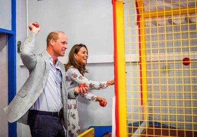 Kate Middleton et le prince William : duo complice dans une salle de jeux !