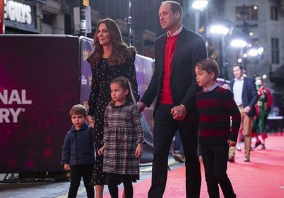 Kate Middleton et William : sortie remarquée sur le tapis rouge avec leurs trois enfants ! (Vidéo)