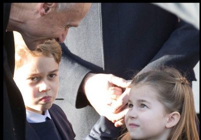 Kate Middleton partage une photo inédite de George et Charlotte sous un parapluie avec le prince William !