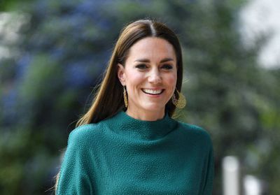 Kate Middleton : très élégante en robe verte pour remettre un prix au nom de la reine