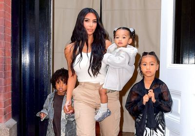 Kim Kardashian essaie de passer de bons moments avec ses enfants malgré un divorce difficile