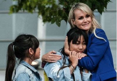 Laeticia Hallyday « fière » : sa fille aînée Jade fête son premier bal de promo à Los Angeles