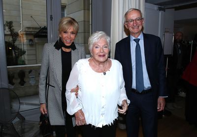 Aux côtés de Brigitte Macron et Claude Chirac, Line Renaud fait sa première sortie publique depuis son AVC
