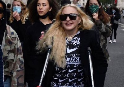 Madonna : en béquilles, elle rejoint les protestations anti-racistes de Londres