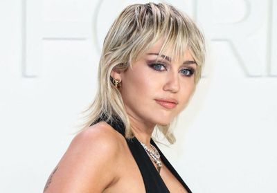 Miley Cyrus se confie sur sa « première fois »