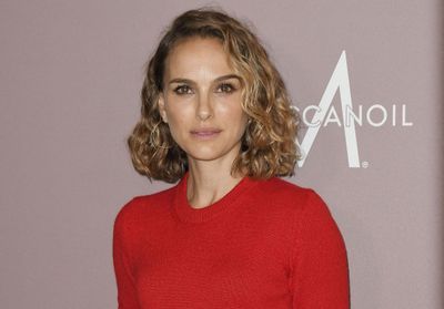 Natalie Portman appelle à couper les budgets à la police