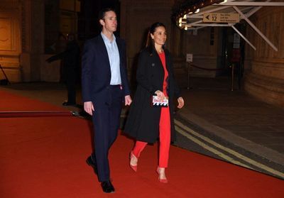Pippa Middleton, radieuse au bras de son époux sur le tapis rouge