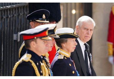 Prince Andrew : il a tenté d’empêcher son frère Charles d’accéder au trône