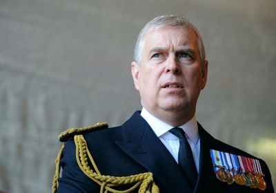 Prince Andrew : il est contraint de renoncer à ses titres militaires