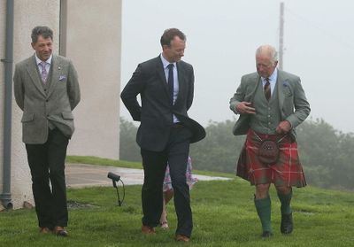 Prince Charles : son apparition remarquée en kilt lors d'une visite en Écosse