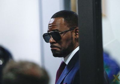 Procès de R. Kelly : une nouvelle victime l’accuse de se prendre pour un « génie »