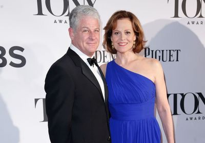 Sigourney Weaver : sa tendre histoire d'amour avec son mari Jim Simpson depuis plus de trente ans
