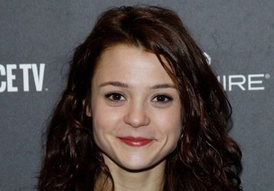 Skins : l'actrice Kathryn Prescott échappe à la paralysie après un grave accident