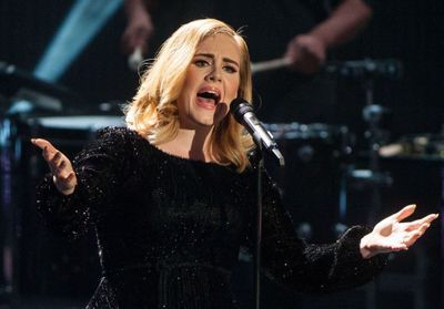 « Une diva privilégiée et choyée » : Adele devient la cible d'un journaliste britannique