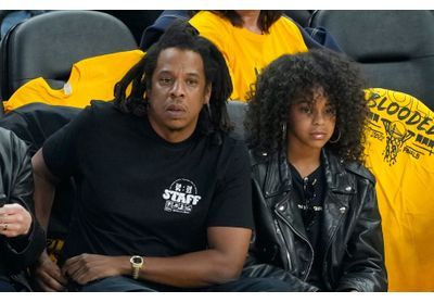 Vidéo : Jay-Z embarrasse sa fille Blue Ivy lors d'un match de basket