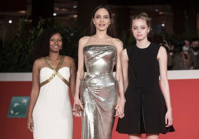 Angelina Jolie main dans la main avec ses filles Zahara et Shiloh au Festival international du film de Rome