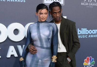 Billboard Music Awards : Kylie Jenner et Stormi aux côtés de Travis Scott sur le tapis rouge