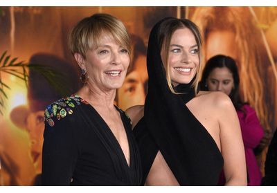 Margot Robbie et Sarie Kessler : un duo mère-fille complice sur le tapis rouge de « Babylon »