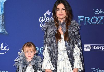 Gracie, 6 ans, la petite soeur de Selena Gomez a été la star du tapis rouge à l'avant première de "La Reine des Neiges 2" 