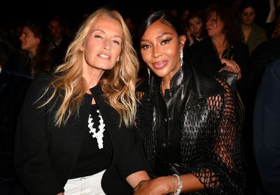 Estelle Lefébure et Naomi Campbell complices au défilé L'Oréal Paris